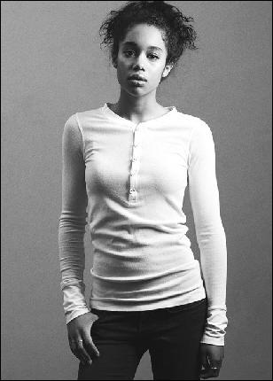 laura_harrier87 (500x700, 57 kБ...)